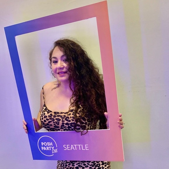 Meet your Posher, Veronica - Picture 5 of 5